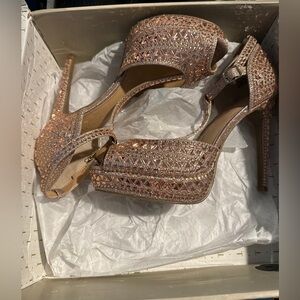 Chace Womens Platform Peep Toe Pumps
US 8 / Rose Gold / Regular